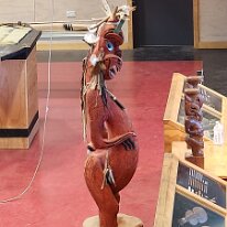 20250503_160917 Traditional Māori carvings, a tekoteko, the facial features and patterns typically hold symbolic meanings within Māori cosmology and history.