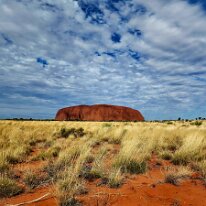 20250418_152000 This giant rock changes hues depending on the sun’s position, specifically at dawn and dusk.