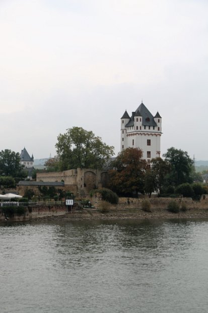 S_Middle Rhine00005 Hall Tower of the castle in Eltville