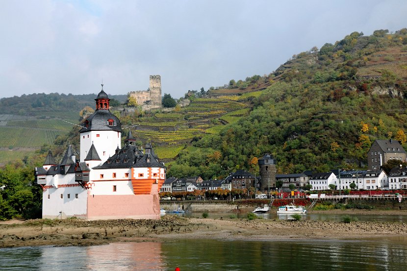 S_Middle Rhine00121 Pfalzgrafenstein Castle near Kaub with Gutenfels Castle on the hill above town