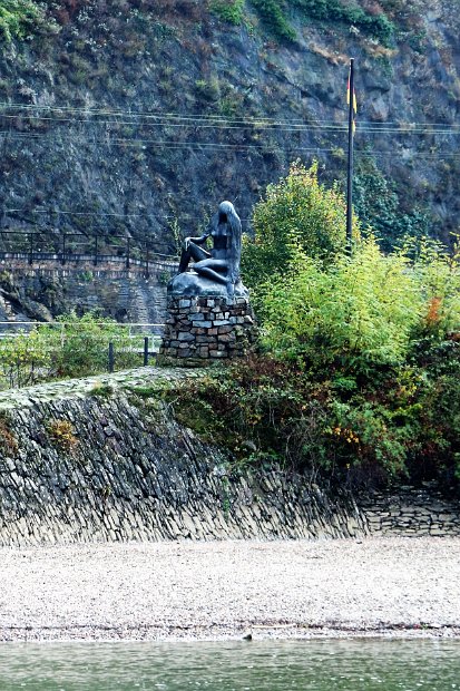 S_Middle Rhine00164 Lorley Statue