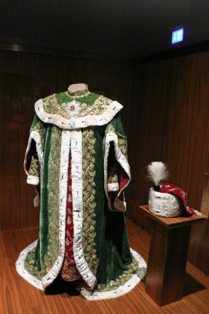 G_Vienna00123 Ceremonial robe of St. Stephen-Order