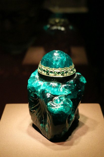 G_Vienna00132 Emerald Unguentarium 2680 carat