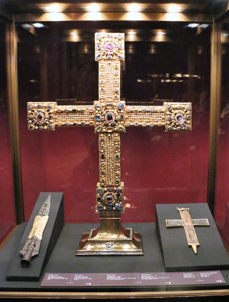 G_Vienna00158 Holy Lance and Imperial Cross and Particle of the True Cross